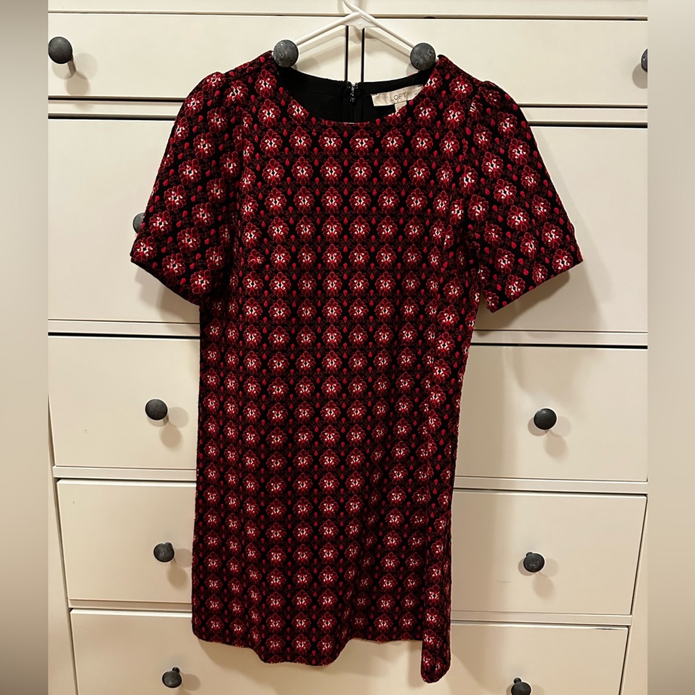 LOFT Elegant Red and Black Patterned Dress size MP